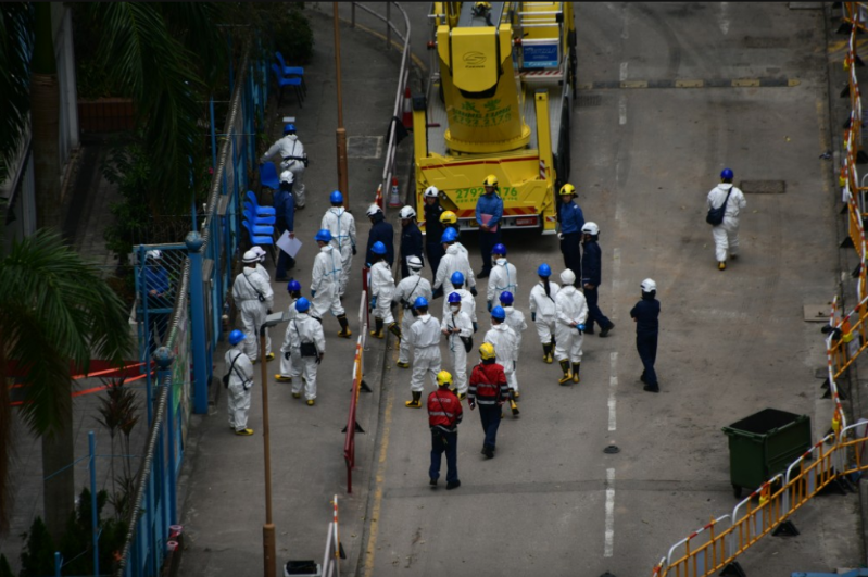 2025年12月23日,独立委员会进入宏福苑火灾现场视察。 2025年12月23日,独立委员会进入宏福苑火灾现场视察。