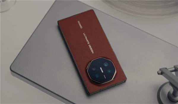 2025年中国市场折叠机出货:华为66.6%断层第一!顶其他家总和两倍