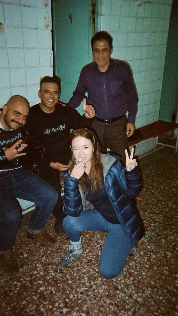 女子亦上载了与伊朗当地人互动照片。 女子亦上载了与伊朗当地人互动照片。