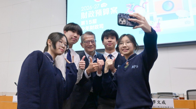 陈茂波今晚启程赴达沃斯出席世界经济论坛年会 陈茂波今晚启程赴达沃斯出席世界经济论坛年会