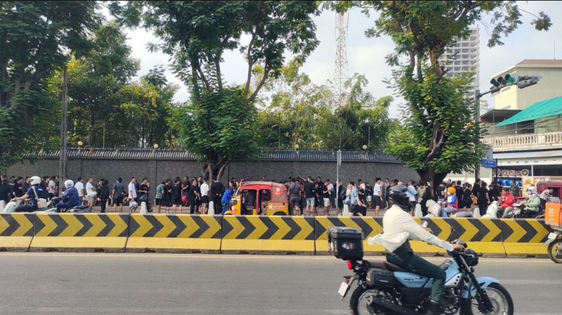 中国公民排队求助 中国公民排队求助