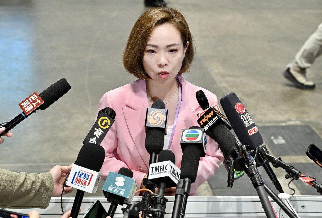 陈家珮今日在电台节目向公众道歉。 陈家珮今日在电台节目向公众道歉。