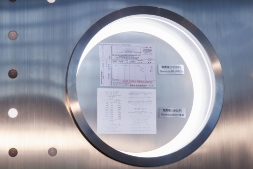 昔日电费单: 五、六十年代电费单呈现当时生活的点滴。至于“电灯”与“电力”哪项收费较贵,值得细心寻味。 昔日电费单: 五、六十年代电费单呈现当时生活的点滴。至于“电灯”与“电力”哪项收费较贵,值得细心寻味。