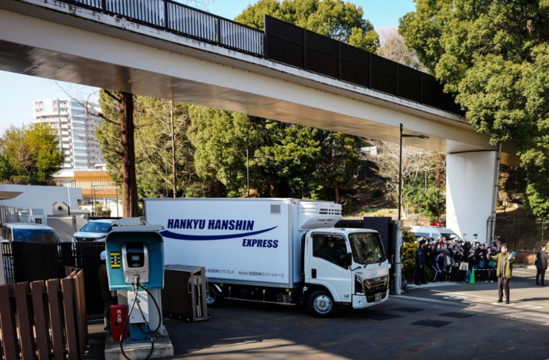 旅日大熊猫“晓晓”和“蕾蕾”周二启程回国。新华社 旅日大熊猫“晓晓”和“蕾蕾”周二启程回国。新华社