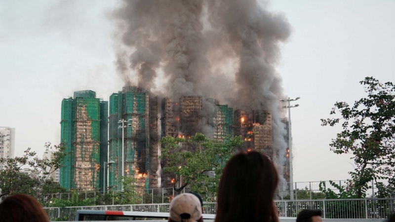 宏福苑独立委员会代表大律师增加至6人。 宏福苑独立委员会代表大律师增加至6人。