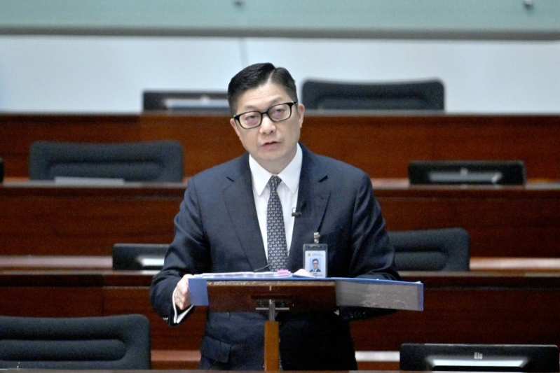 保安局局长邓炳强表示,面对国家安全风险不能掉以轻心。 保安局局长邓炳强表示,面对国家安全风险不能掉以轻心。