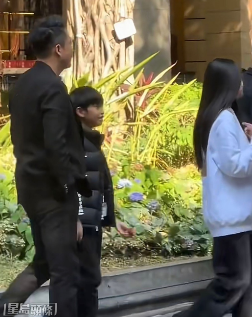 Mandy开直播时曾透露孩子们到了北京放寒假,而这段期间由汪小菲照顾仔女,自己妈妈也跟著到北京帮忙顾孩子们。 Mandy开直播时曾透露孩子们到了北京放寒假,而这段期间由汪小菲照顾仔女,自己妈妈也跟著到北京帮忙顾孩子们。