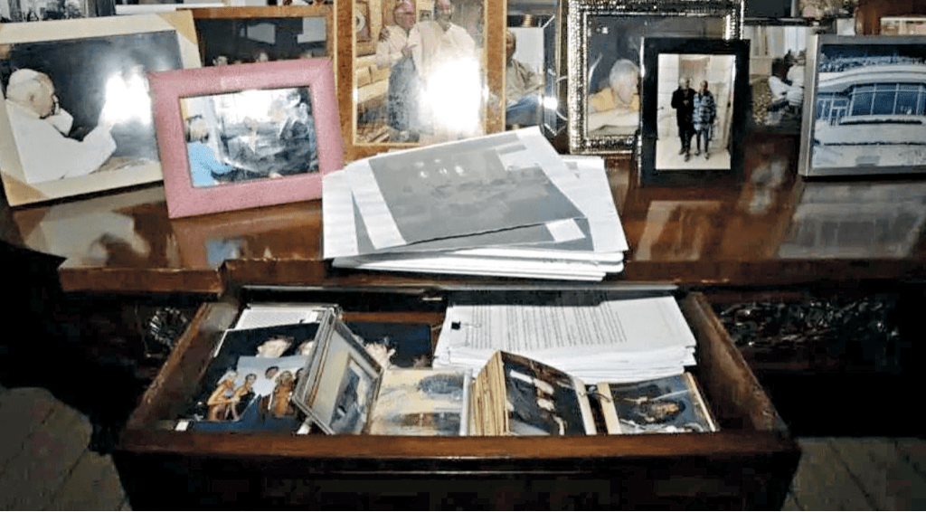 已故美国富豪爱泼斯坦(Jeffrey Epstein)的性丑闻案再掀骇人波澜。 已故美国富豪爱泼斯坦(Jeffrey Epstein)的性丑闻案再掀骇人波澜。