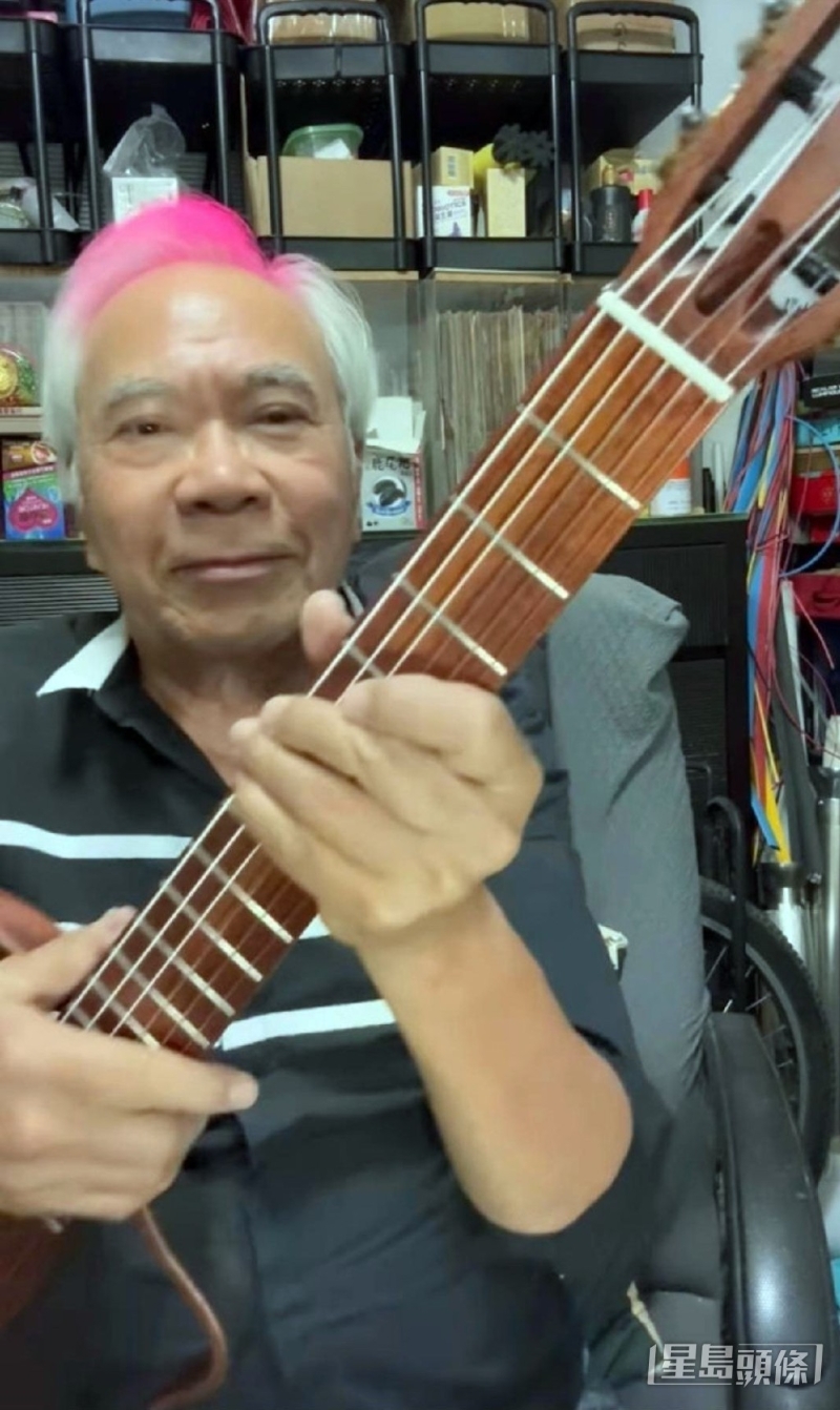 还隔空向王青霞唱情歌示爱。 还隔空向王青霞唱情歌示爱。