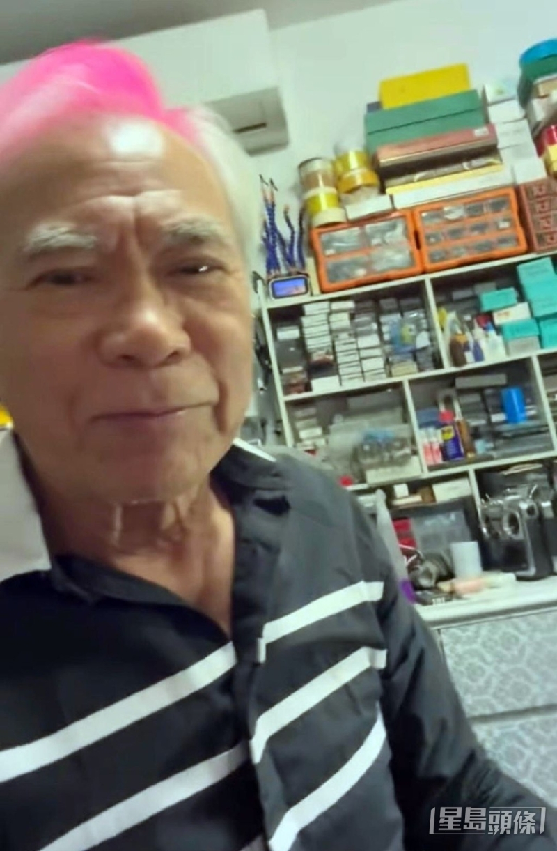 基哥曾在昔日简陋爱巢自拍。 基哥曾在昔日简陋爱巢自拍。