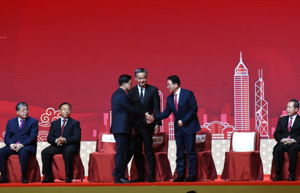 中央政府驻港联络办“2026年新春团拜”今日(4日)在会展举行 中央政府驻港联络办“2026年新春团拜”今日(4日)在会展举行