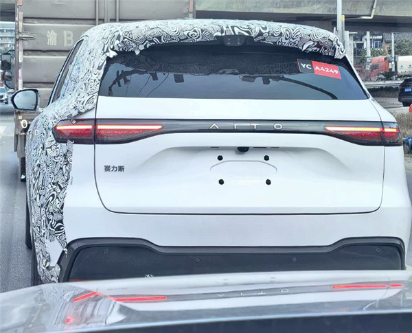 鸿蒙智行2026年大杀器!黑武士版问界M6实车曝光