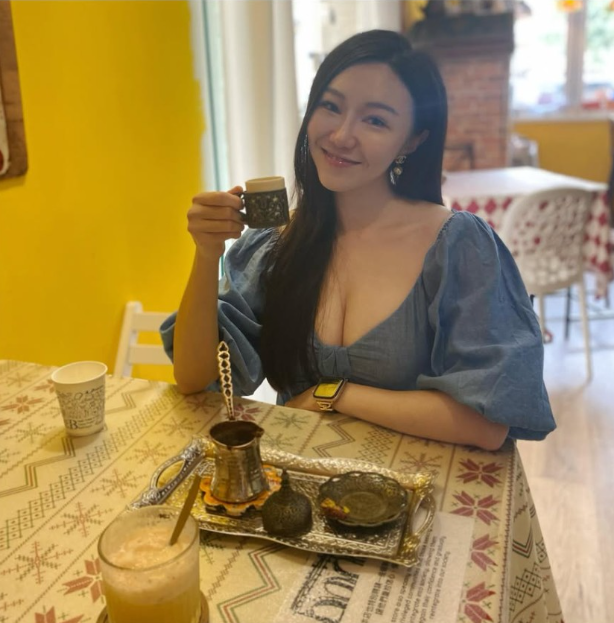 “最美港台主持”性感造型主持节目惹热议 “最美港台主持”性感造型主持节目惹热议