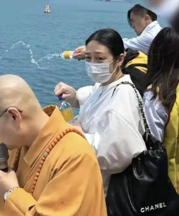 朱丽倩极有气质状态佳 朱丽倩极有气质状态佳