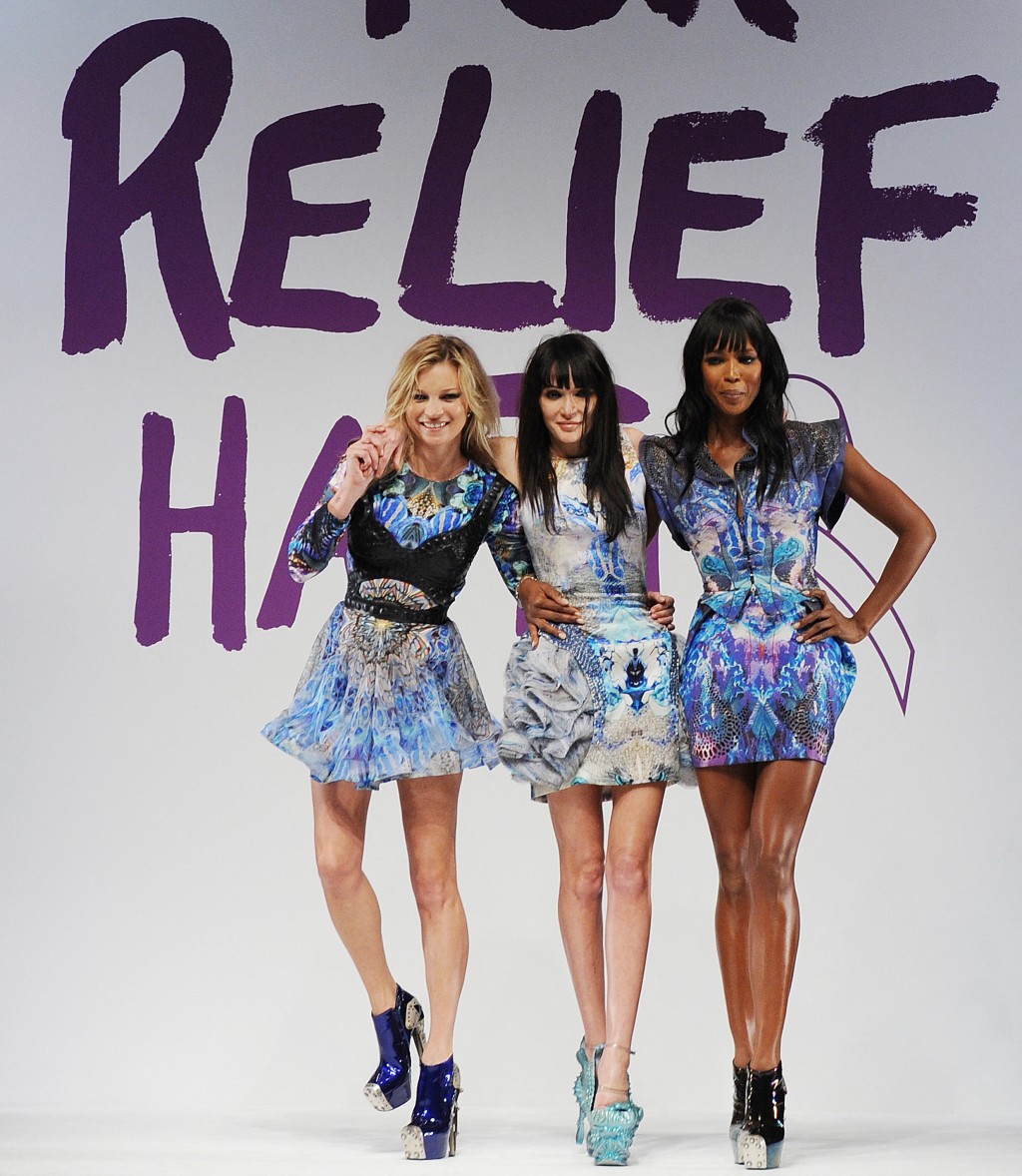 已故英国名媛、金融世家罗富齐家族的前媳妇Annabelle Neilson(中),生前曾与爱泼斯坦频繁通讯 已故英国名媛、金融世家罗富齐家族的前媳妇Annabelle Neilson(中),生前曾与爱泼斯坦频繁通讯