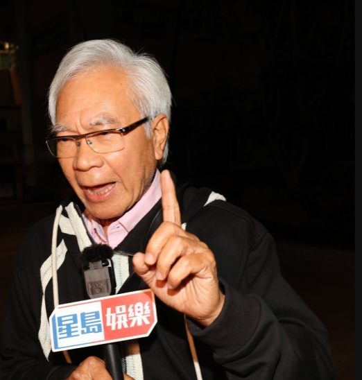 基哥嬲爆向《星岛》谈及堕入电讯“赠机”陷阱始末。 基哥嬲爆向《星岛》谈及堕入电讯“赠机”陷阱始末。