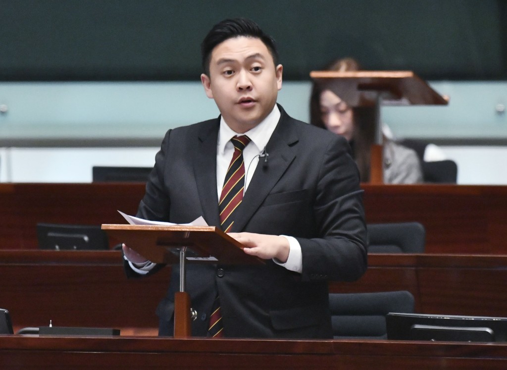 进出口界钟奇峰泊车费用达20,044元。 进出口界钟奇峰泊车费用达20,044元。