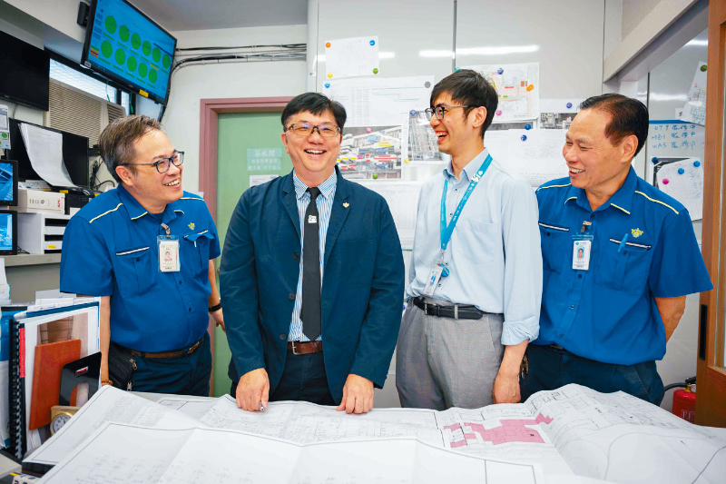 以“仁心、安心、贴您心”实践ESG4 以“仁心、安心、贴您心”实践ESG4