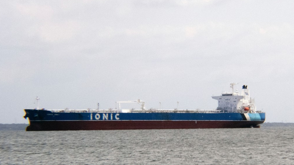 美军印度洋拦截运油轮并登船检查 美军印度洋拦截运油轮并登船检查