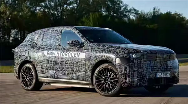 动力强悍!全新宝马X5 M60谍照曝光:搭载4.4T V8引擎+48V轻混