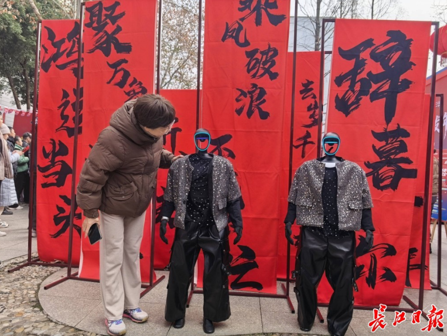 内地许多地方的不同活动也找机械人表演助兴 内地许多地方的不同活动也找机械人表演助兴