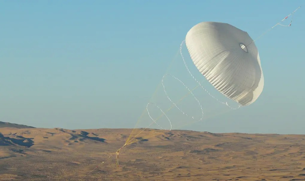 5000平方米世界之最:中国超级风筝上天发电