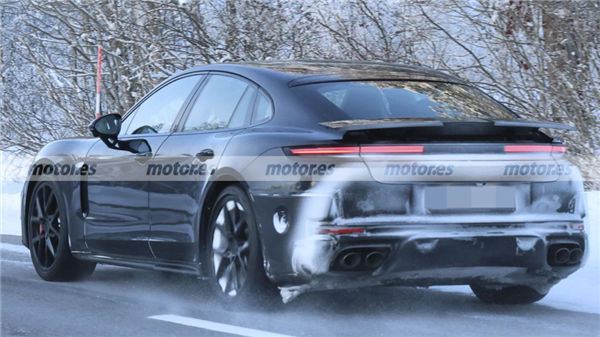 十年磨一剑!2028款保时捷Panamera路试谍照首曝:智驾硬件全新升级