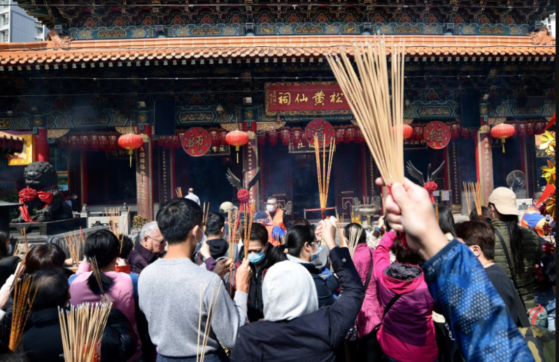 1935年正月啬色园的大殿再次开放,新正头上“头炷香”,也渐渐成为一种习俗。 1935年正月啬色园的大殿再次开放,新正头上“头炷香”,也渐渐成为一种习俗。