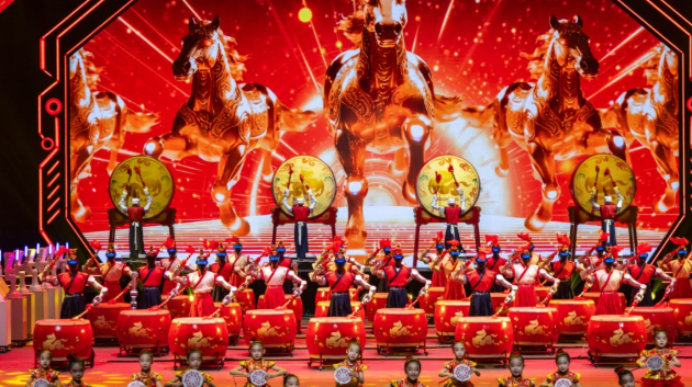 机器人“炫技”多地春晚 机器人“炫技”多地春晚