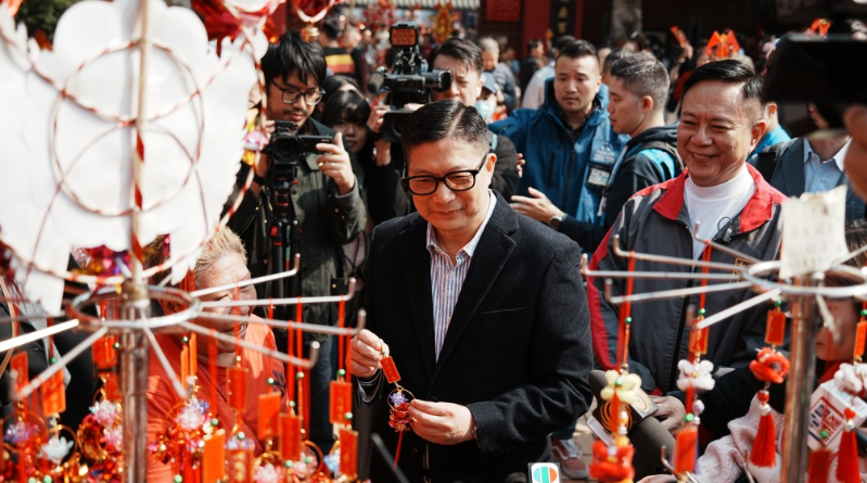 邓炳强到车公庙视察 邓炳强到车公庙视察