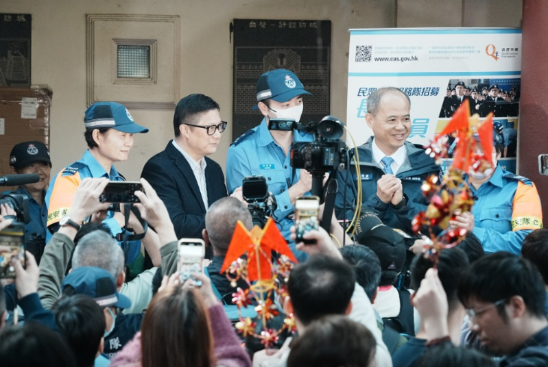 邓炳强到车公庙视察。 邓炳强到车公庙视察。