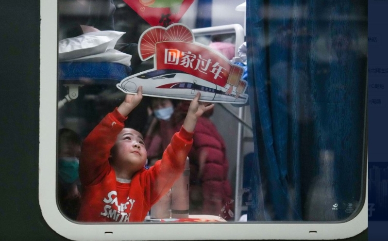 反向过年下,许多父母也入城与子女团圆,令春运模式出现改变。 反向过年下,许多父母也入城与子女团圆,令春运模式出现改变。