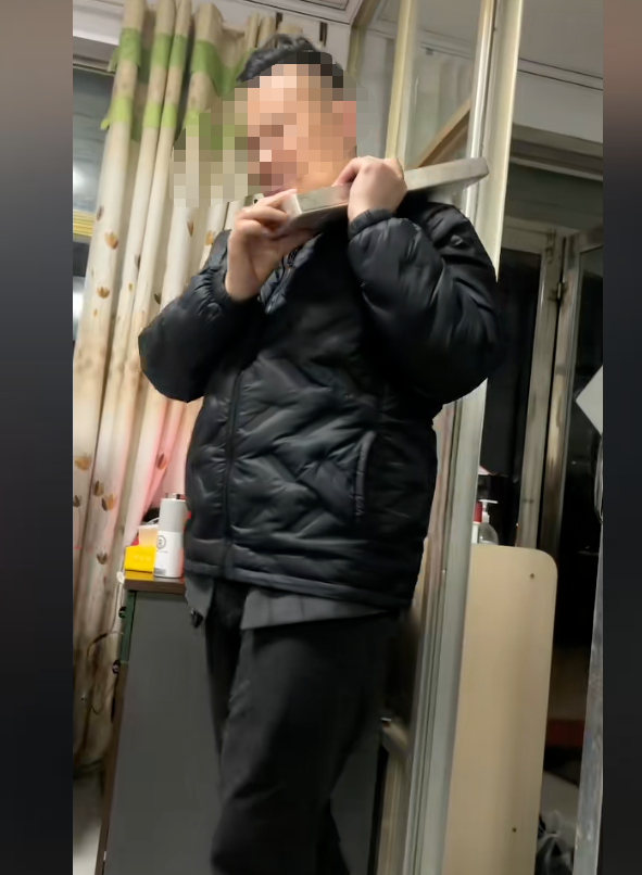 全网最贵压岁钱!山东一舅舅送5岁外甥女30斤银砖 家长不敢收第二天归还