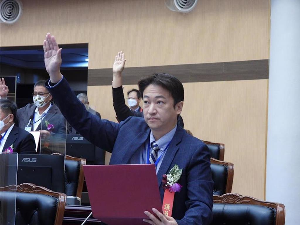 花莲县无党籍议员魏嘉贤今天透过影片,向各界宣布将投入年底的县长选战 花莲县无党籍议员魏嘉贤今天透过影片,向各界宣布将投入年底的县长选战