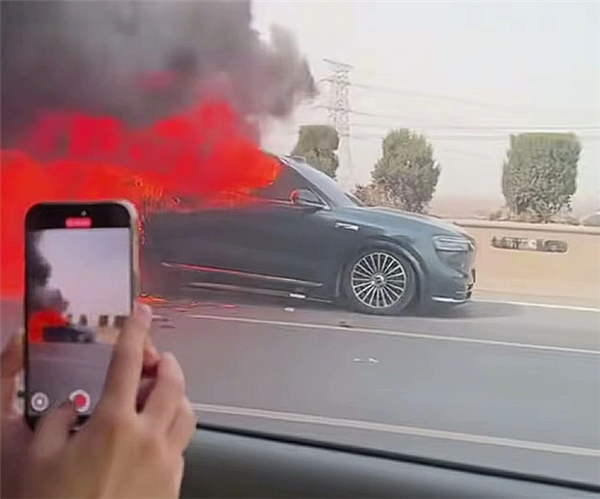 问界M7高速起火?真相揭开:后方油车追尾后自燃 遭波及!