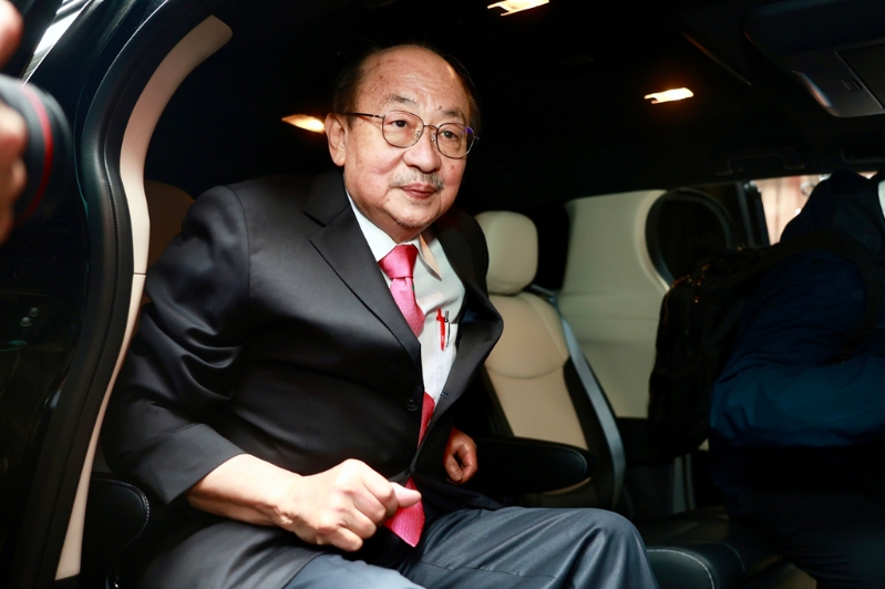 万年总召交棒 万年总召交棒