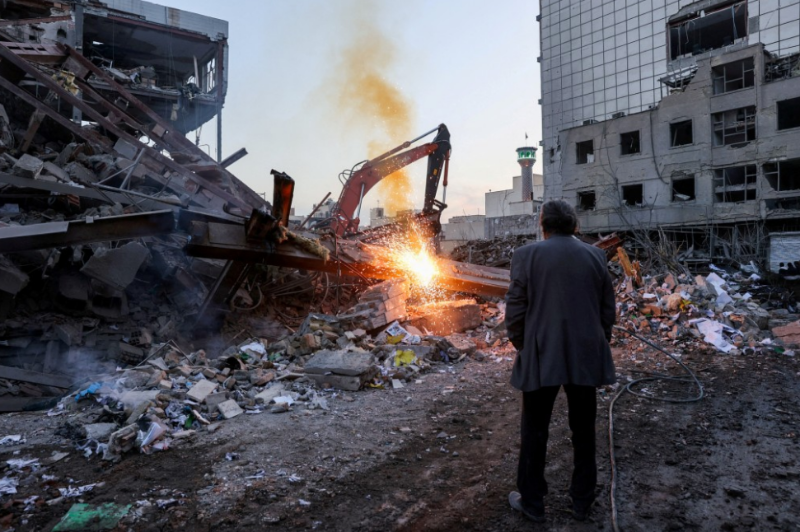 德黑兰遭到美以空袭,建筑物被毁 德黑兰遭到美以空袭,建筑物被毁