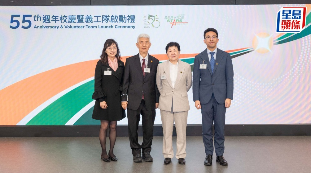 树仁大学校长胡怀中(左二)与首席副校长孙天伦(右二)、行政副校长周德生(右一)及学术副校长陈蒨(左一)一同会见传媒。 树仁大学校长胡怀中(左二)与首席副校长孙天伦(右二)、行政副校长周德生(右一)及学术副校长陈蒨(左一)一同会见传媒。