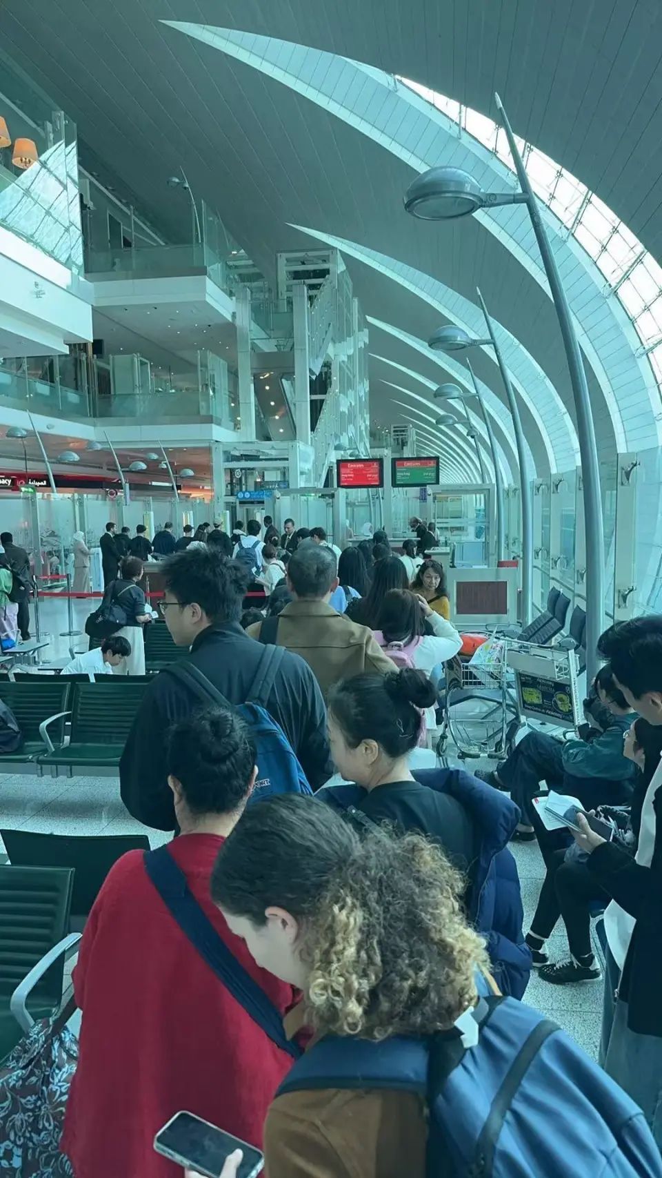 迪拜机场秩序大致良好 迪拜机场秩序大致良好
