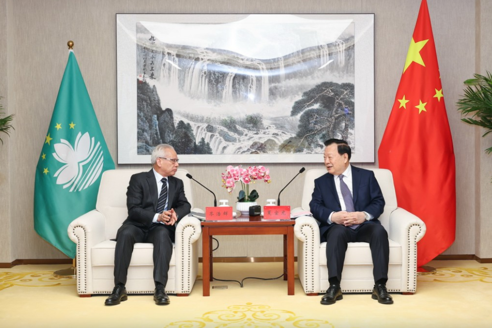 夏宝龙在北京会见岑浩辉。 夏宝龙在北京会见岑浩辉。