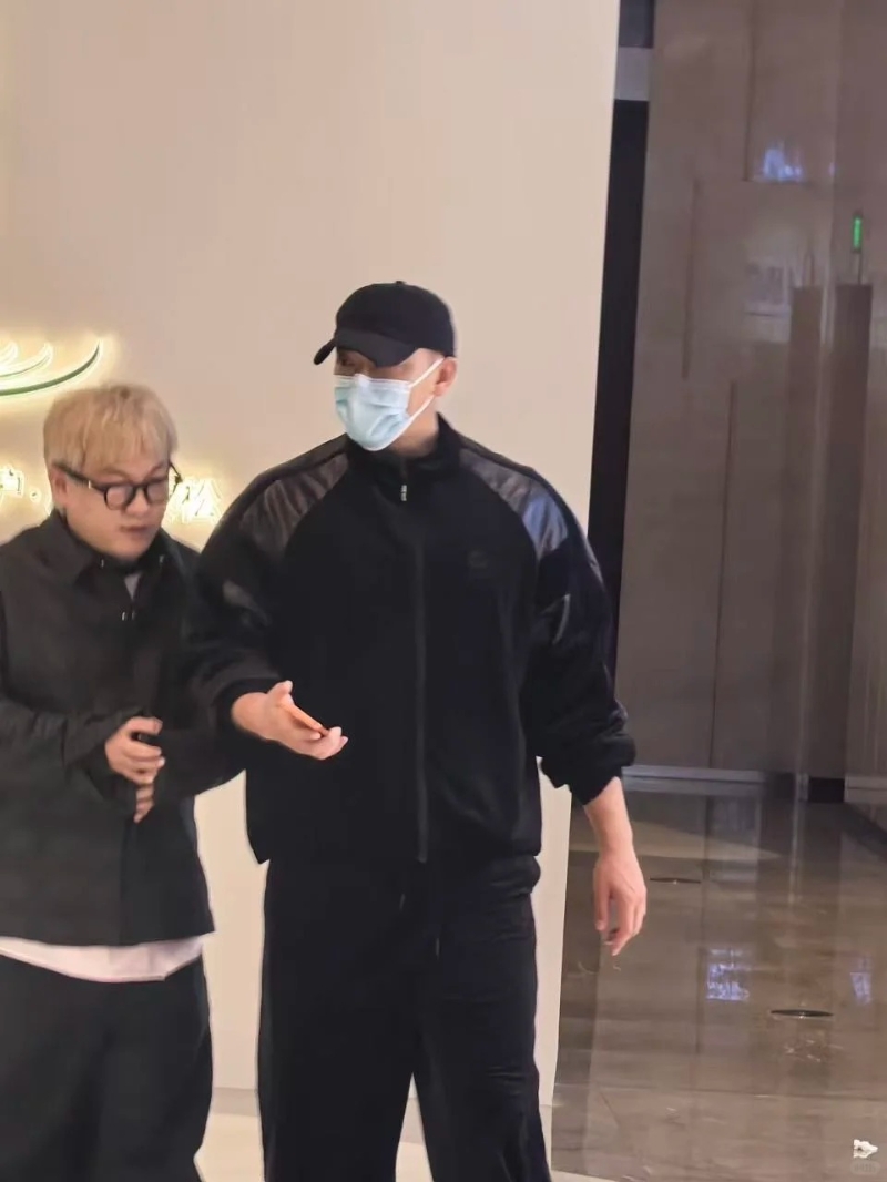 黄子韬于重庆被捕获。 黄子韬于重庆被捕获。