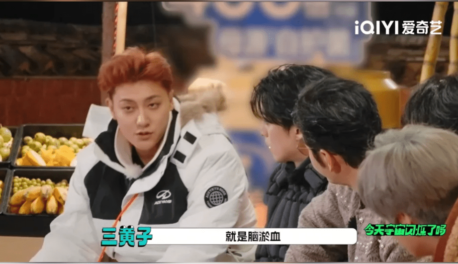 黄子韬在节目中自爆6岁时因习武意外摔倒,导致脑部出血。 黄子韬在节目中自爆6岁时因习武意外摔倒,导致脑部出血。