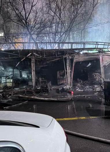 山东济宁液化气店爆炸波及半条街 山东济宁液化气店爆炸波及半条街