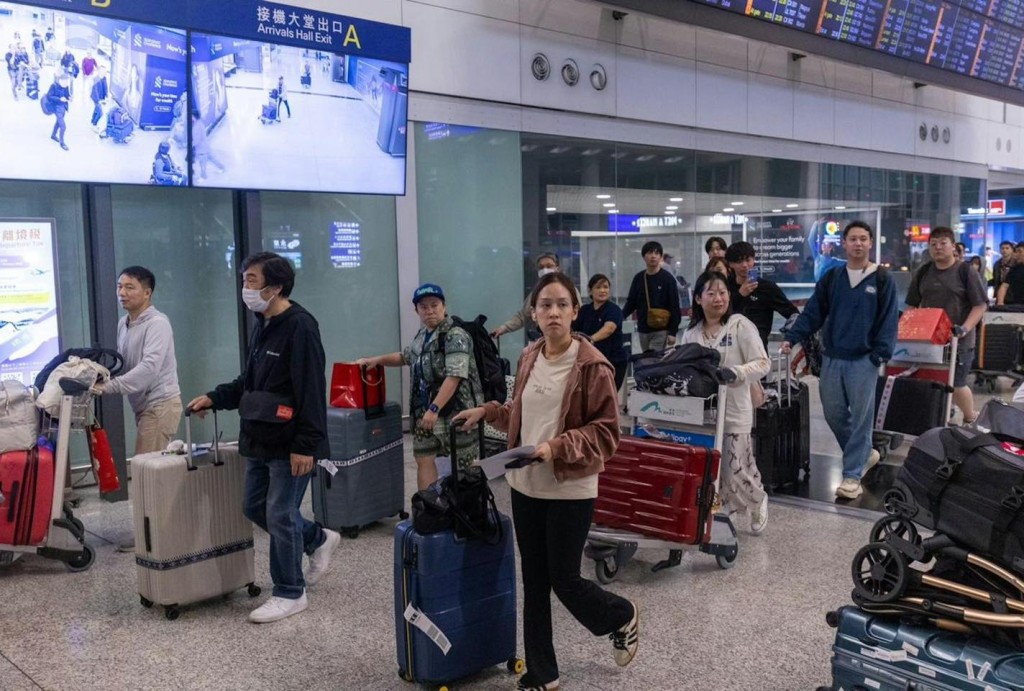 纵横游晚上亦在社交平台发文,指滞留于迪拜的旅客已顺利返抵香港。 纵横游晚上亦在社交平台发文,指滞留于迪拜的旅客已顺利返抵香港。