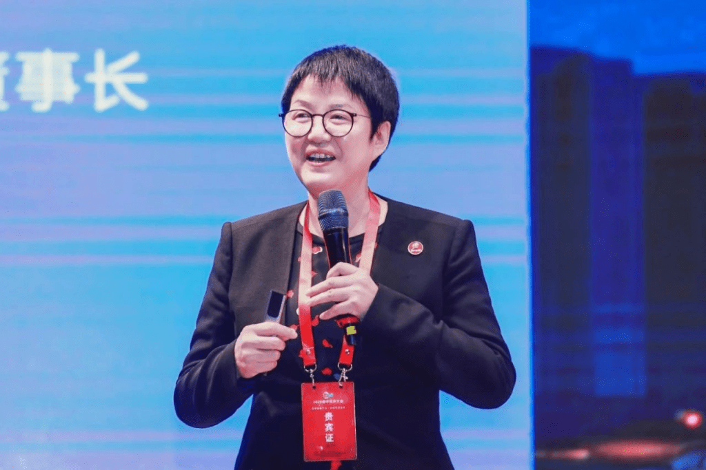 润泽智算科技集团由现年66岁的“河北女首富”周超男创办。 润泽智算科技集团由现年66岁的“河北女首富”周超男创办。