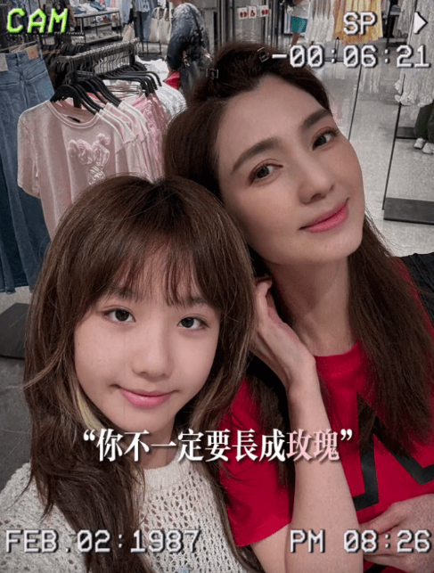 洪欣在3.8妇女节,分享跟囡囡的合照。 洪欣在3.8妇女节,分享跟囡囡的合照。