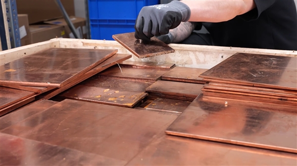 德国暴力熊哭诉:向中国采购铜铝材料 被骗32万元