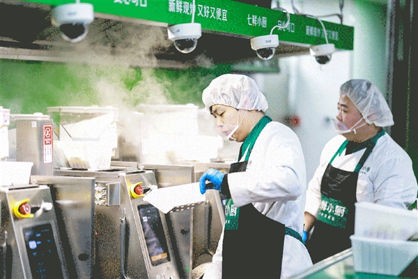 解决父母吃饭难题!七鲜小厨全国门店上线长辈专区:少油少盐、后厨直播