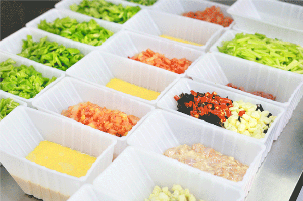 解决父母吃饭难题!七鲜小厨全国门店上线长辈专区:少油少盐、后厨直播