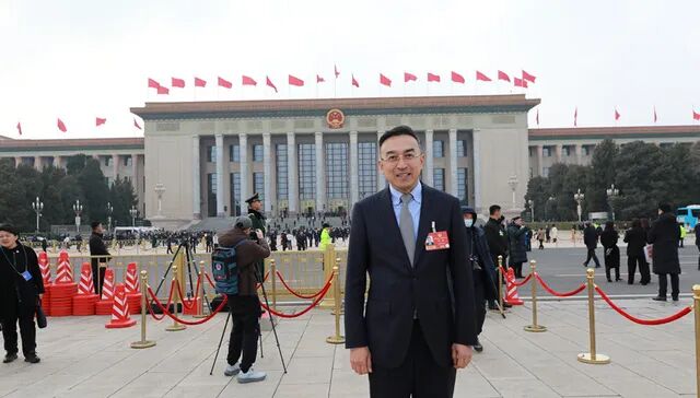 全国政协委员、希肯国际文化集团董事长安庭 全国政协委员、希肯国际文化集团董事长安庭